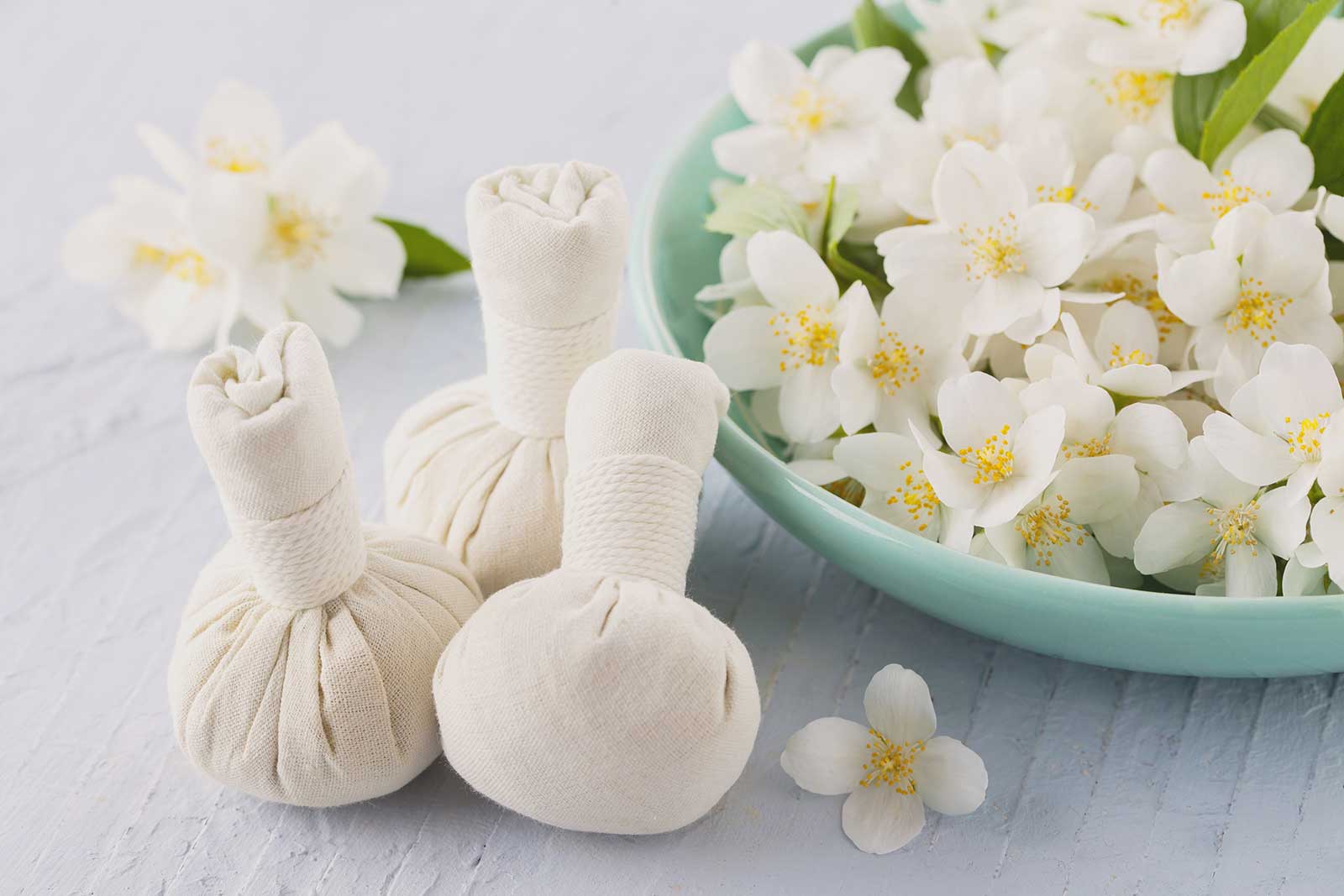 Kräuterstempel mit Blumen