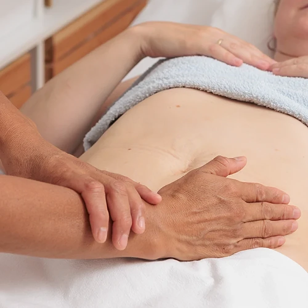 Frauenheilmassage im Bauchbereich