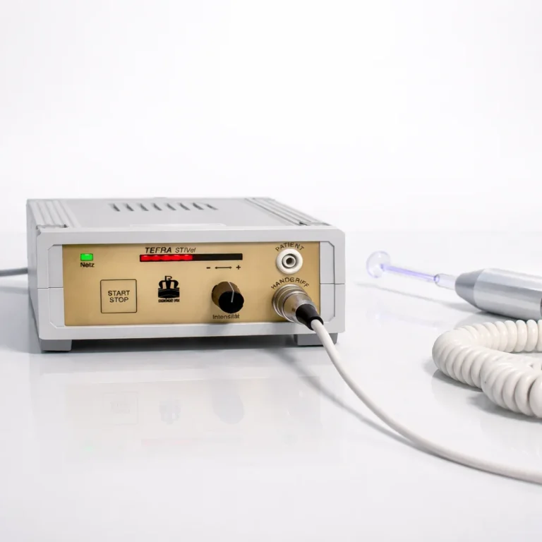 Hochfrequenztherapiegerät mit angeschlossener Handsonde